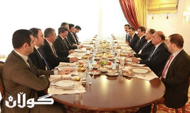 الرئيس بارزاني يبحث تعزيز العلاقات بين إقليم كوردستان وتركيا مع داود اغلو