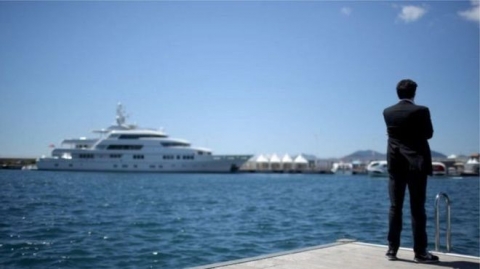 ثروة 26 شخصا 