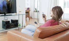 هل أطلق الشباب رصاصة الرحمة على التلفزيون التقليدي؟