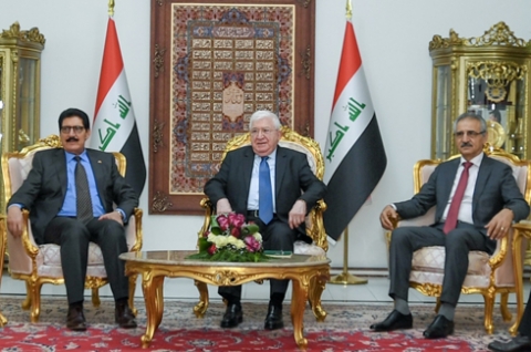 خلال لقائه بوفد الحزبين الكورديين الرئيسيين: معصوم يدعو لتشكيل حكومة تلبي طموحات كافة المكونات