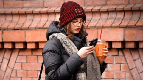 كيف تؤثر وسائل التواصل الاجتماعي على قبول ملامحنا؟