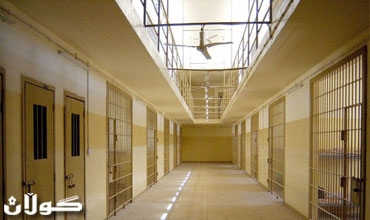 كاهن ستيني يتزوج امرأة سرا ويغتصب فتاة مراهقة