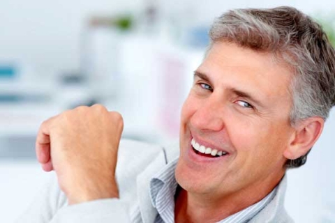 الابتسام يجعل المرء سعيدًا