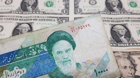 العملة الإيرانية تتهاوى أمام الدولار