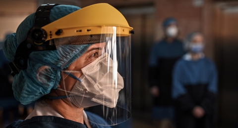 في تركيا.. قرار الحظر يفجر فوضى ويهز حكومة أردوغان باستقالة صويلو