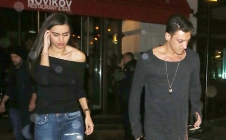 ملكة جمال تركيا تقلب حياة مسعود أوزيل 