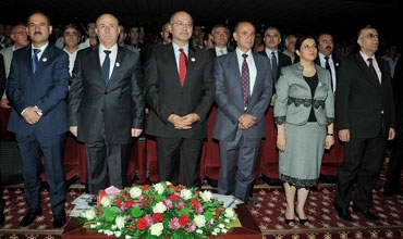 بحضور رئيس حكومة الإقليم .. انطلاق فعاليات مهرجان أربيل الدولي الأول للمسرح