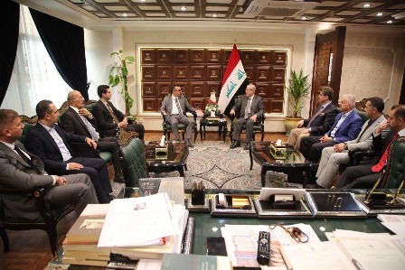 وفد من طبابة البيشمركة يعرض طلبا على بغداد
