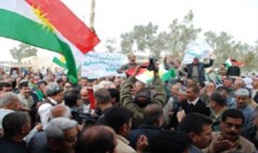 خانقين.. مظاهرات جماهيرية واسعة ضد قرار المالكي إنزال علم كوردستان