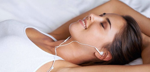 سماعات الاذن تسبب مشاكل لبشرتك