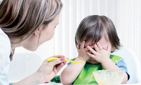 حقائق ستصدمك ... دع طفلك يأكل من الشارع فهذا أفضل لصحته !