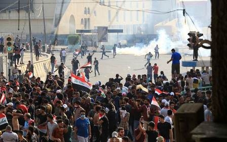 بغداد.. مقتل 3 متظاهرين وإصابة 60 آخرين برصاص قوات الأمن