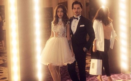 السلطات الإيرانية تلاحق زوجين هربا إلى دبي بعد نشر صورهما على 