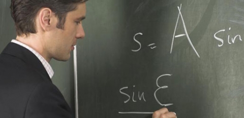 دراسة: الأشخاص الأذكياء فوضويون وليليون ويشتمون كثيرا