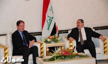 زيباري يبحث مع مسؤول اممي سبل غلق ملف التعويضات المفروضة على العراق باسرع وقت ممكن