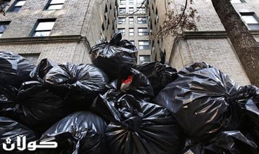 قفز من الطابق التاسع لكن القمامة أنقذته من الموت