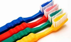 متى يجب تبديل فرشاة الأسنان؟