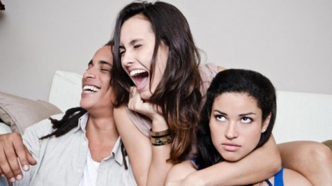 لماذا لا نرى عيوب من نحبهم؟