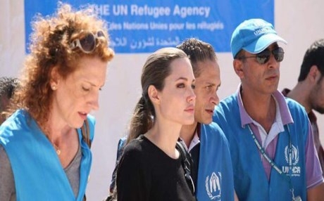 أنجلينا جولي تدعو من الأردن إلى إيجاد حلول جذرية للأزمة السورية 