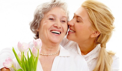 طرق مختلفة لتشعر والدتك بأنها مميزة