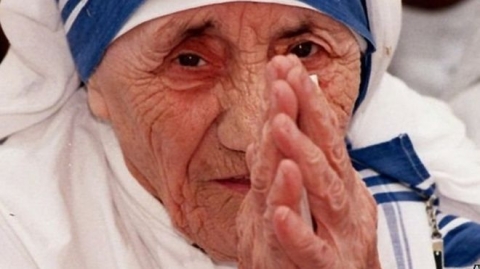 الأم تريزا: 