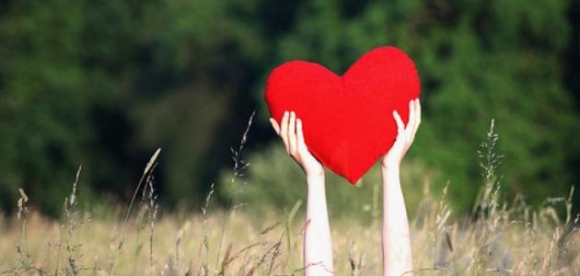 كيف تعرف من يحبك في علم النفس