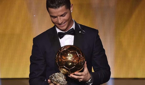 رونالدو بعد تمديد عقده: أريد البقاء في مدريد حتى النهاية