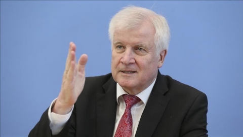 ألمانيا تعتزم اتخاذ قرار بحق لاجئين