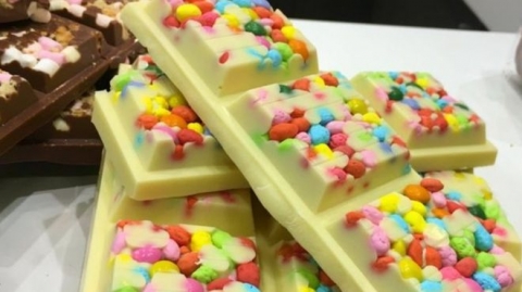 هل حان الوقت لاعتبار السكر خطرا على الصحة مثل التدخين؟