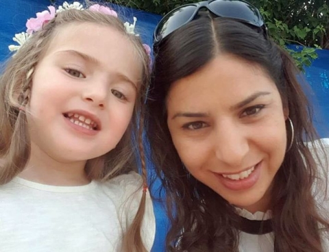 ما حكاية الطفلة التي ولدت بعد سبع سنوات من وفاة والدها؟