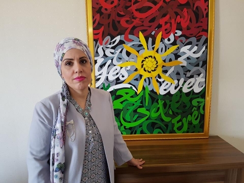 حاكم دبي يعثر على الطفلة صاحبة الفيديو الشهير ويزورها في بيتها 