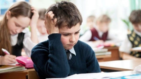 الحديث عن الامتحانات أمام الطلاب 