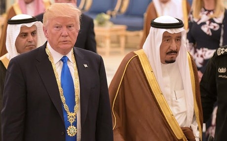 العاهل السعودي لترمب: يجب اتخاذ مواقف حازمة تجاه إيران 