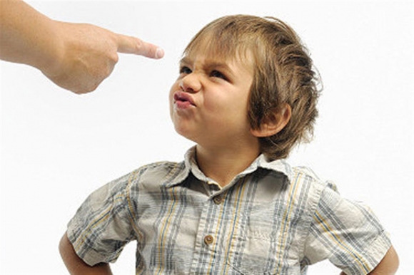 كيف تتعاملين مع ابنك “المشاغب”؟