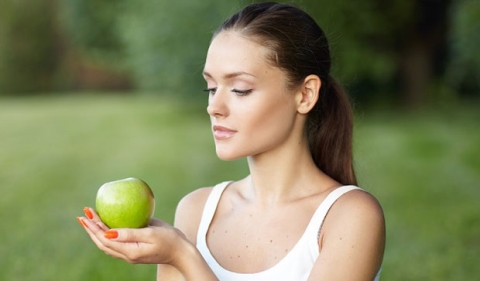 هل تناول الفاكهة على معدة خاوية عادة صحية