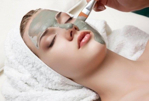 للطين فوائد جمالية متعددة... تعرفي اليها!