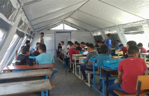 مدرسة أوروبية في مخيم دوميز تستوعب 1200 طالب بمبادرة من التونسي الكوردي أمير الفهري