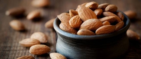 تناول اللوز يحمي الجسم من هذا المرض الضار!