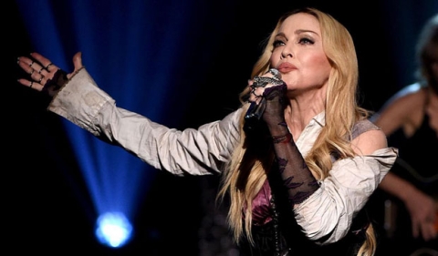 مادونا تدافع عن تصريحها حول 