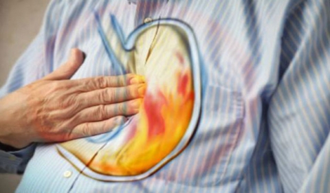 4 عادات يومية تسبب حموضة المعدة