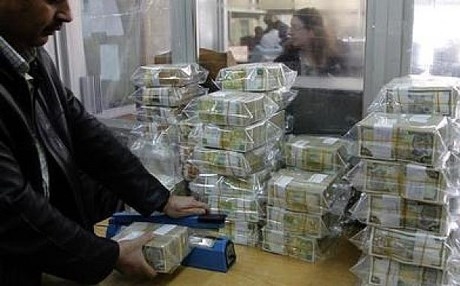  برلمانية تكشف عن مسؤول عراقي سرق 6 مليارات دولار من مزاد العملة