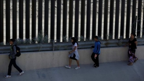 خطة ترامب للهجرة: المحكمة العليا توافق على فرض قيود للحد من المهاجرين