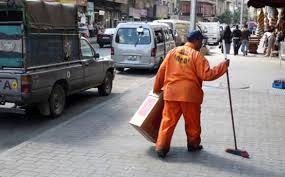 القامشلي.. مخاوفٌ من مغبة عدم التزام عمال النظافة بالوقاية من كورونا