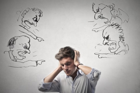 النقد لمصلحتك –لا للوم نفسك والإقلال من قدراتك!