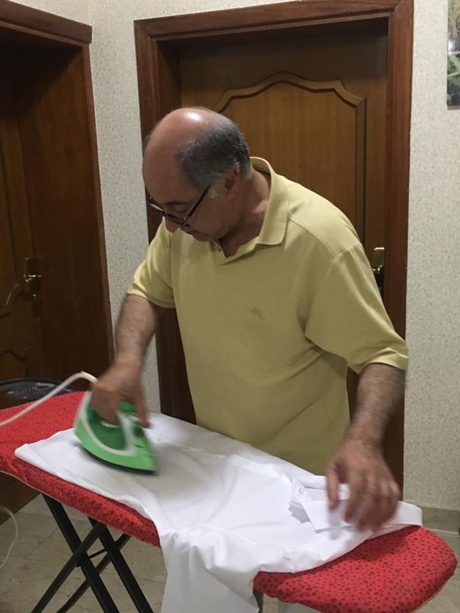 وزير عراقي يؤجل عمله لسبب غريب جداً 