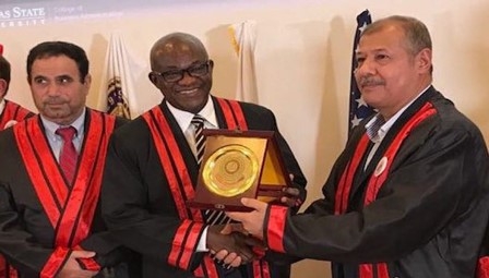 فضيحة من العيار الثقيل.. محل بيتزا 