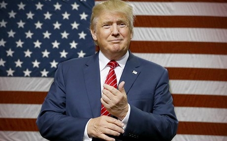 هل يدفع ترامب بأميركا الى أزمة دستورية؟