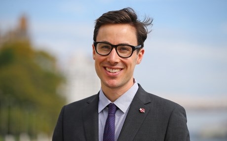 فائز بجائزة نوبل: 15 ألف سلاح نووي يهدد العالم 