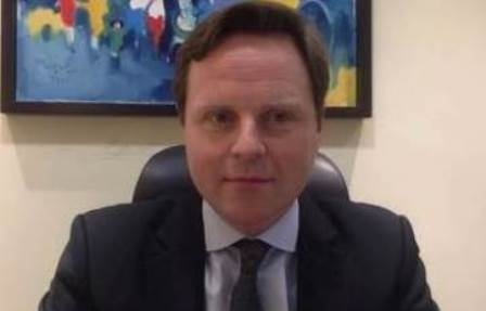 السفير البريطاني ستيفن هيكي : للميليشيات دور كارثي ومتفائلون بتأثير تحسن العلاقات الأميركية – الإيرانية على العراق