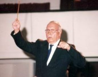 المايسترو عبد الرزاق العزاوي : أنا  اول قائد عراقي يقود الفرقة السمفونية عام 1974